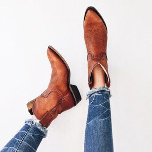$369 Frye Billy Short Pull On Cognac Leather Western Cowboy Boho ComfyAnkle Boot
